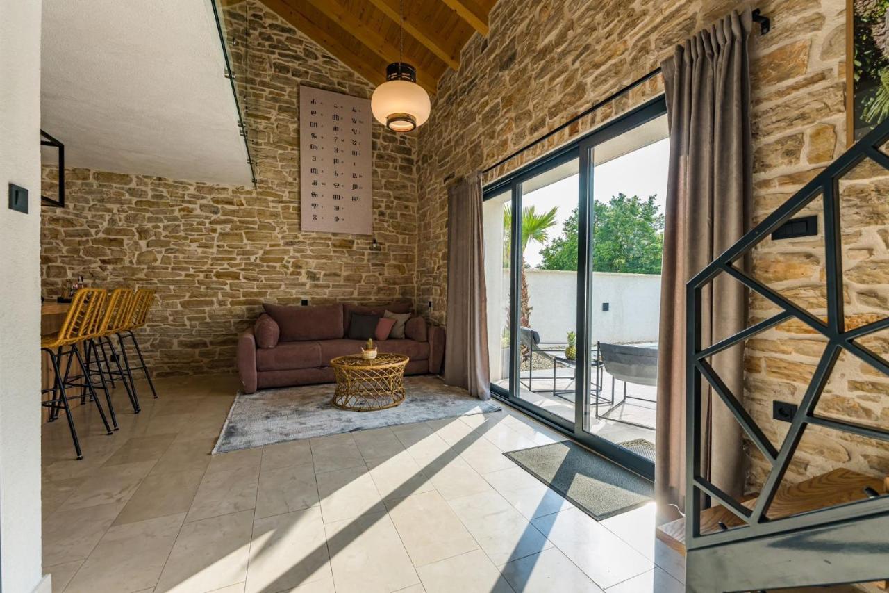 Stone House With Pool Poeta Βίλα Pridraga Εξωτερικό φωτογραφία