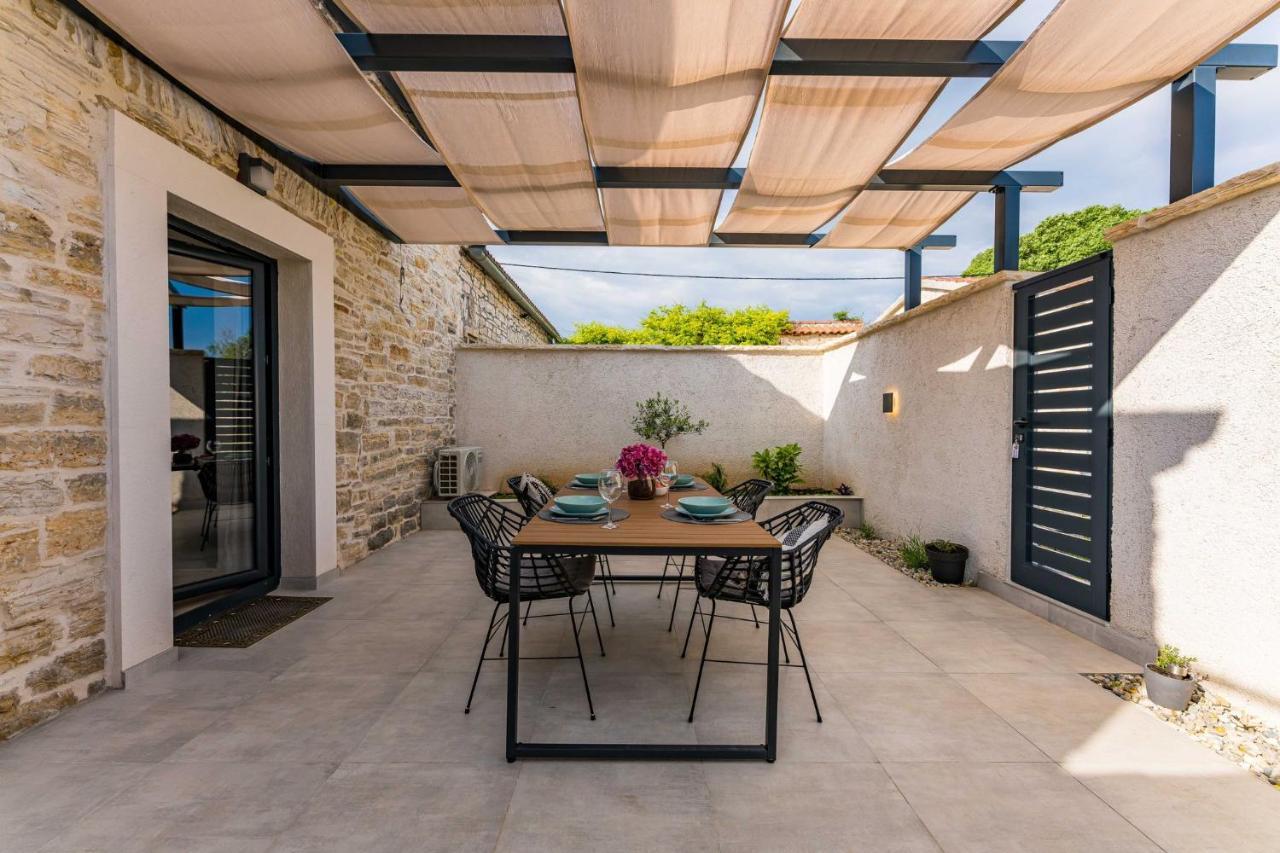 Stone House With Pool Poeta Βίλα Pridraga Εξωτερικό φωτογραφία