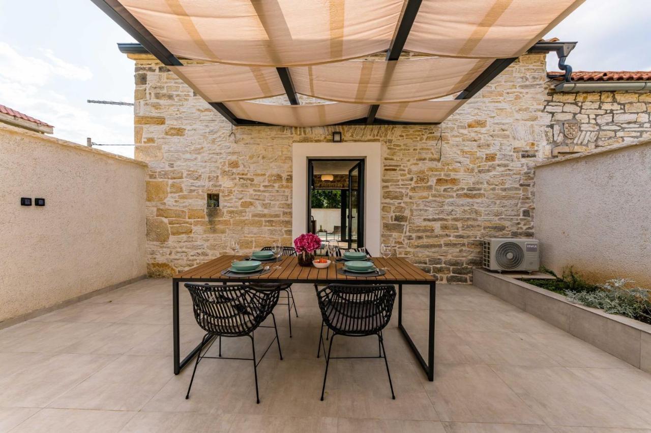 Stone House With Pool Poeta Βίλα Pridraga Εξωτερικό φωτογραφία